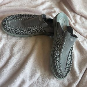 Keen UNEEK  like new worn 2x perfect condition